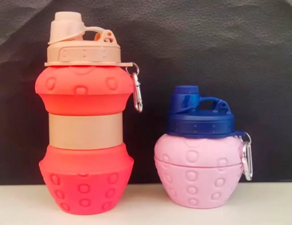 AT Sports Silicon folding bottle 500ML Silicone Collapsible Water Bottles Travel Sport Silicon Portable Foldable Water Bottle, At the same time the silicone seal is used to ensure that the seal does not leak | Cute water bottle. Very Good Quality. (Model 1)